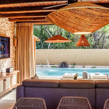 Villa Pinewood By Mandraki Village *