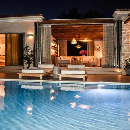 Pinewood By Mandraki Village * Κουκουναριές